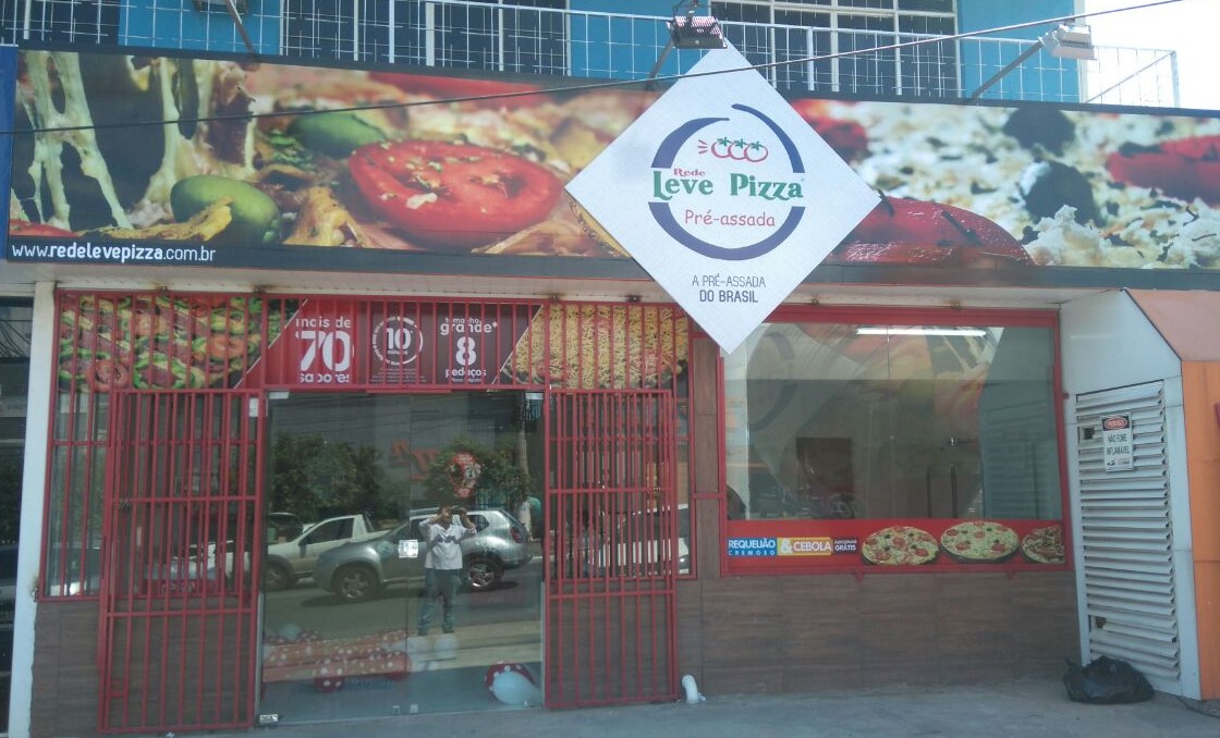 Franqueados inauguram quarta unidade da Rede Leve Pizza em Cuiabá