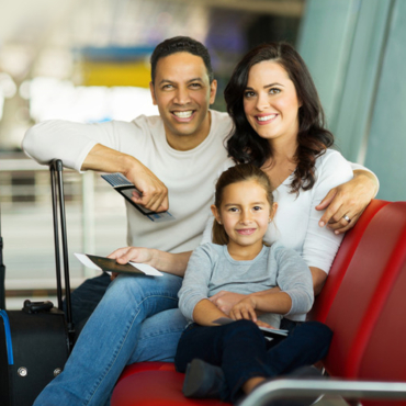Rede lista algumas dicas para não errar ao contratar um seguro de viagem e deixar as férias em família mais tranquila