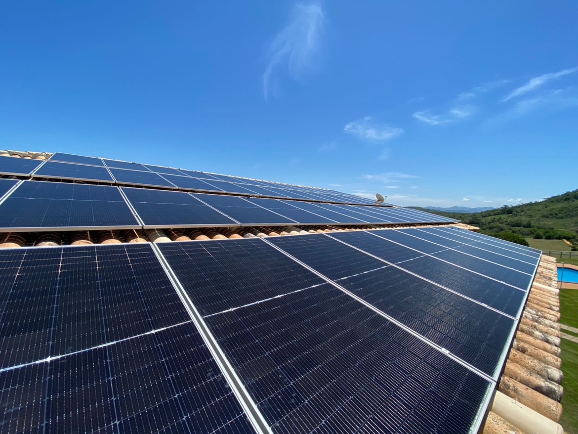 Energia solar fotovoltaica ajuda os produtores rurais a reduzir custos