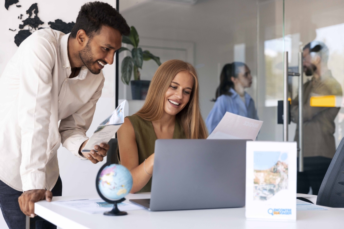 Modelo de negócio adaptável: conheça as diferenças de empreender home office ou com loja física no setor de turismo