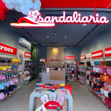 Moda e experiência: Sandaliaria aposta em loja conceito e vivência do consumidor