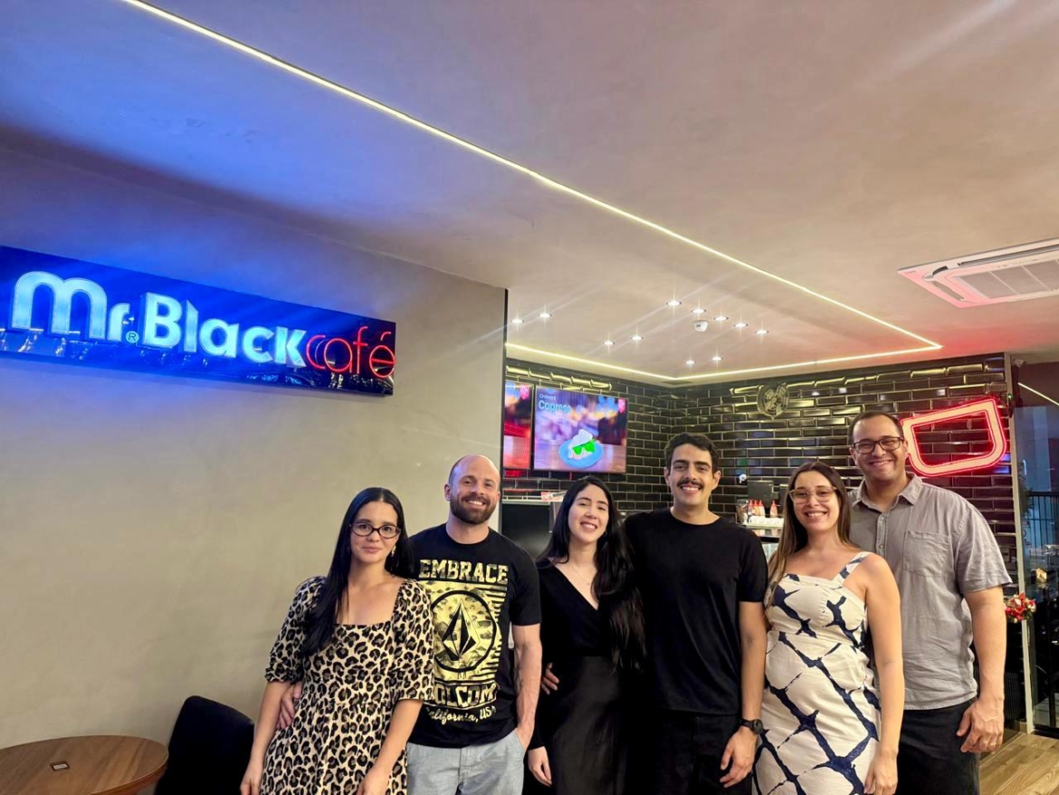 A nova onda do franchising: Por que empreender em sociedade está acelerando o crescimento da Mr. Black Café