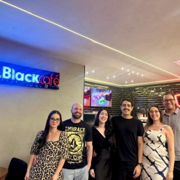 A nova onda do franchising: Por que empreender em sociedade está acelerando o crescimento da Mr. Black Café