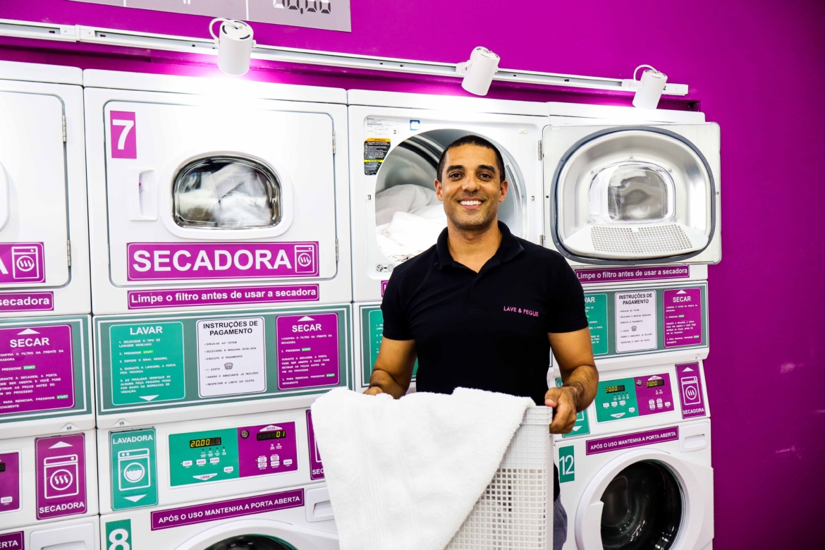 Franchising brasileiro fatura R$ 301,7 bi em 2025, cresce 10,5% e impulsiona franquias de limpeza, alimentação, moda e crédito