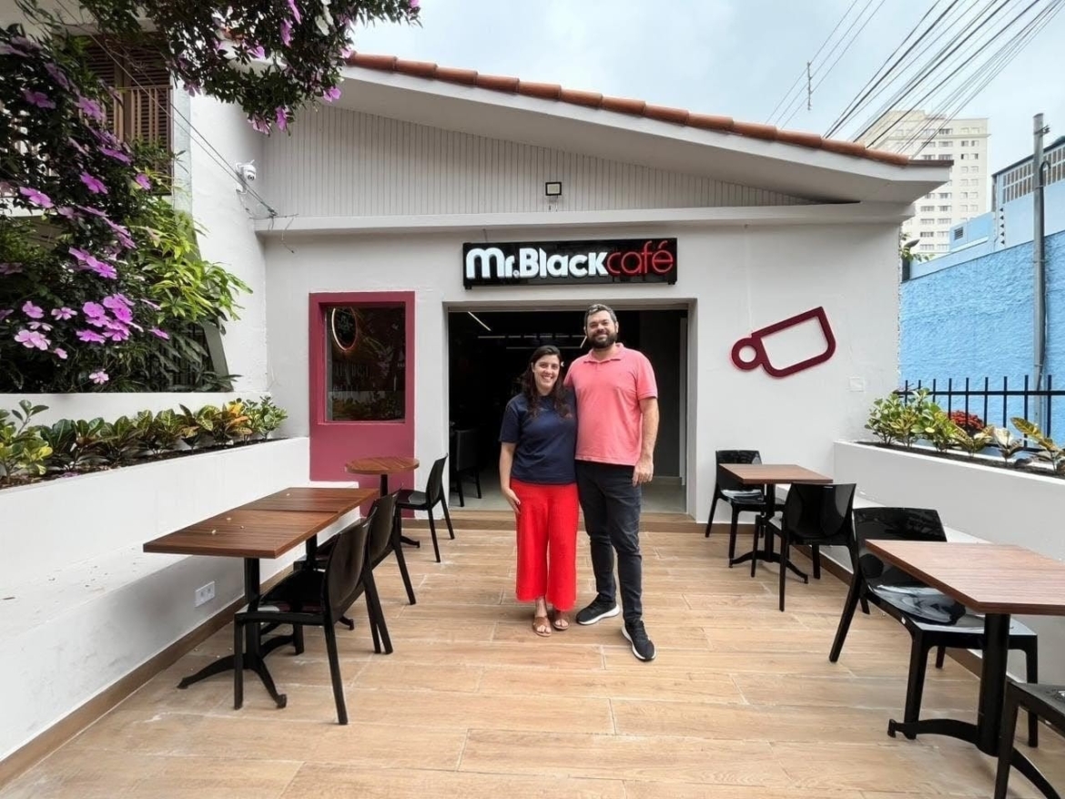 Rede mineira avança na capital paulista com operações em regiões estratégicas e franqueados que trocaram carreiras tradicionais pelo empreendedorismo