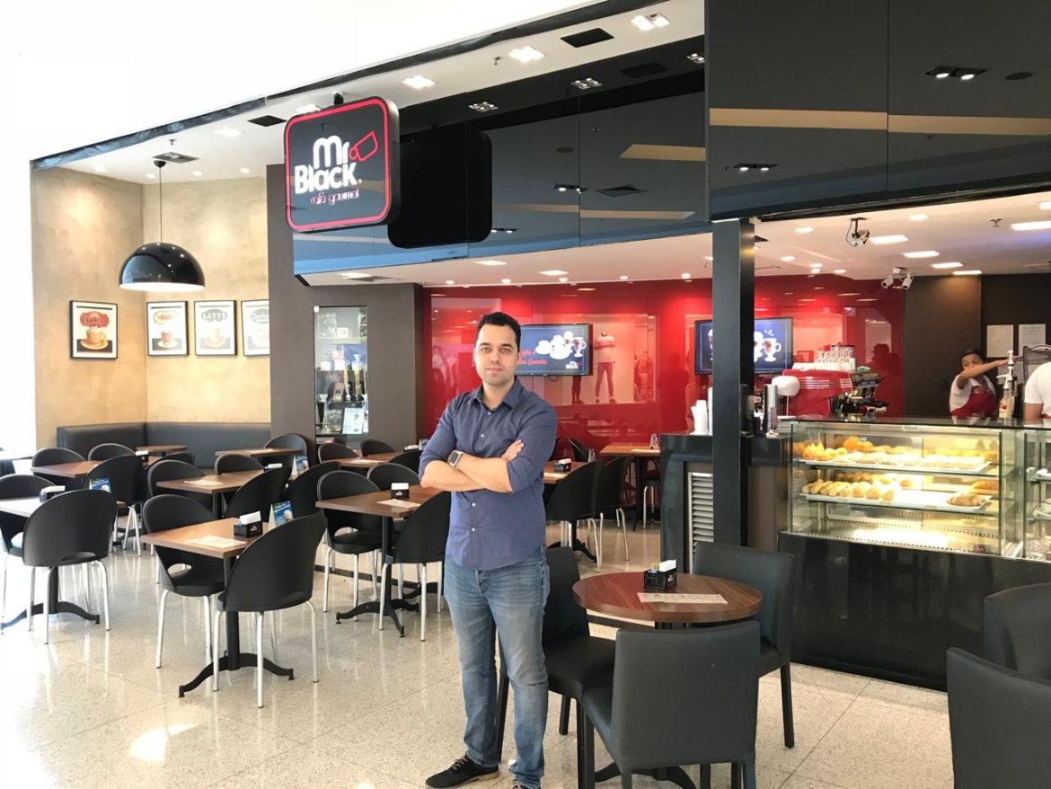 Ele trocou a área de tecnologia para abrir uma das primeiras cafeterias premium em BH e hoje fatura R$ 33 milhões