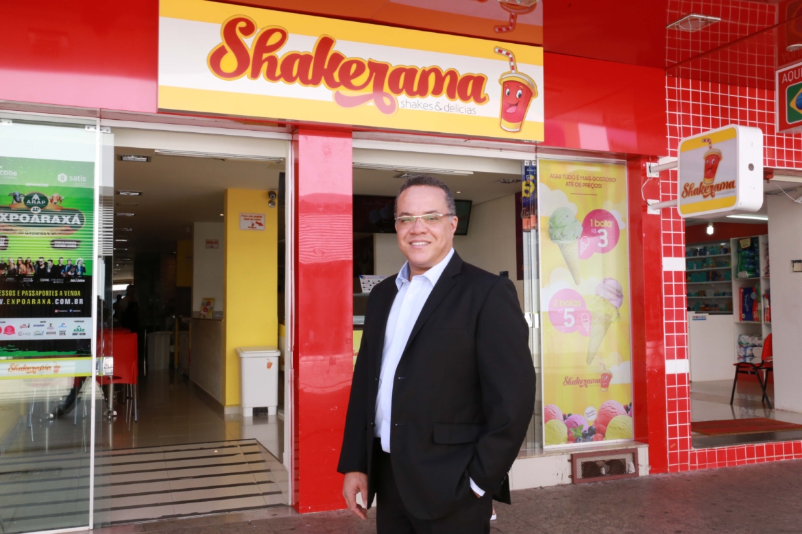 Após alavancar empresa, diretor é demitido, se torna mestre sorveteiro e abre rede de franquias