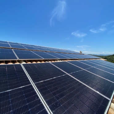 Energia solar fotovoltaica ajuda os produtores rurais a reduzir custos