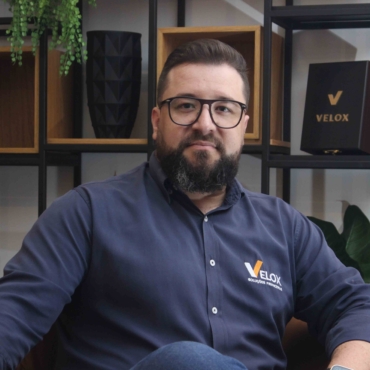 Empresário que começou como jovem aprendiz, ganhando R$220, tem empresa de soluções financeiras milionária