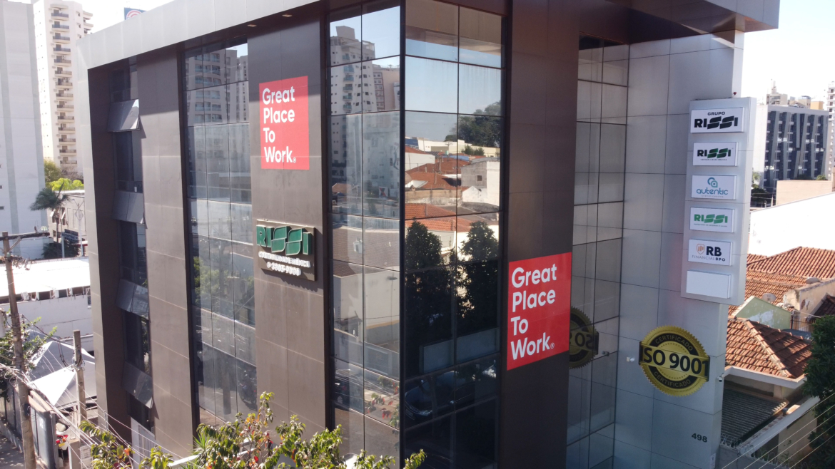 Teve problemas com a entrega do seu Imposto de Renda? Saiba quando buscar novos profissionais para organizar sua vida financeira