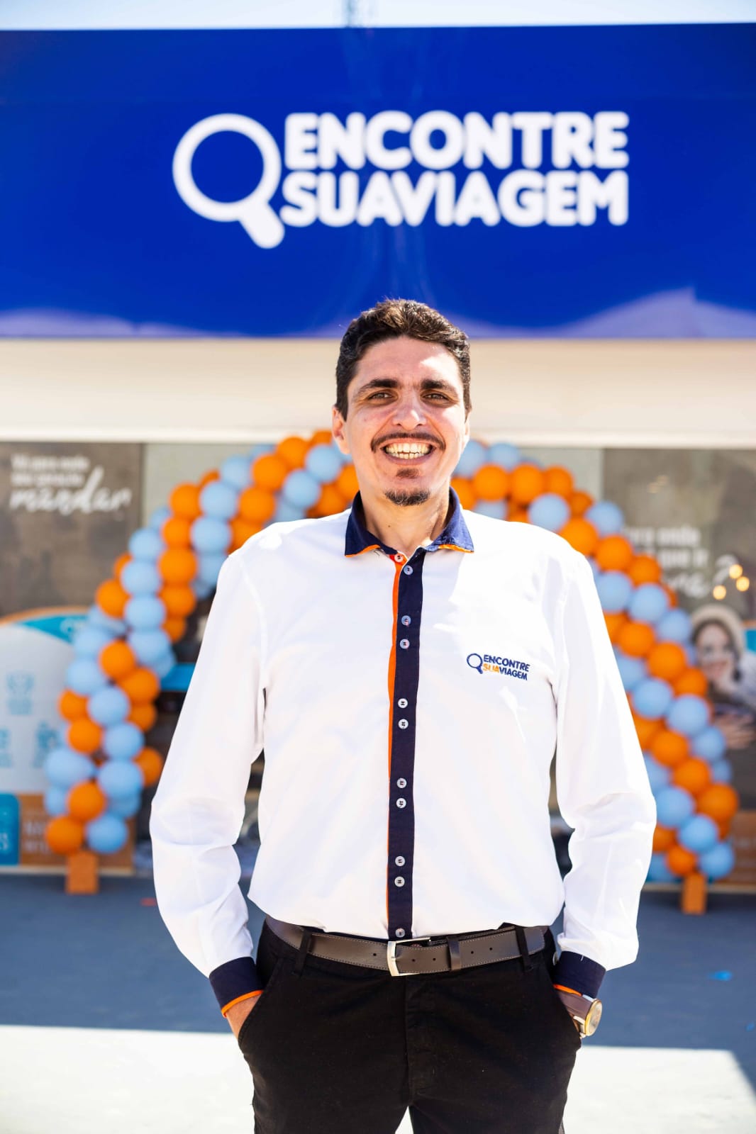 De uma mesa improvisada ao sucesso de uma marca: um dos franqueados mais antigos da Encontre Sua Viagem comemora 12 anos de parceria com a rede