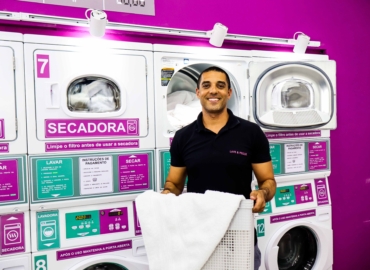 Franchising brasileiro fatura R$ 301,7 bi em 2025, cresce 10,5% e impulsiona franquias de limpeza, alimentação, moda e crédito