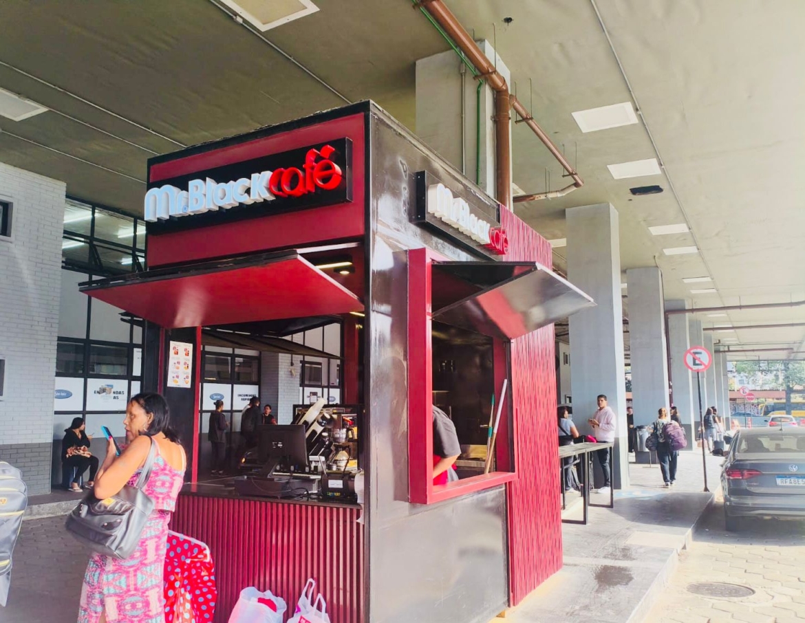 Café gourmet em qualquer lugar: franquia aposta em container para crescer em pontos sem lojas e abre nova frente de expansão
