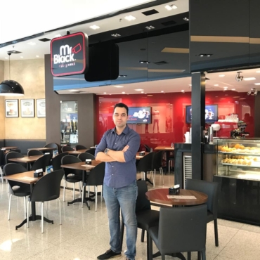 Ele trocou a área de tecnologia para abrir uma das primeiras cafeterias premium em BH e hoje fatura R$ 33 milhões