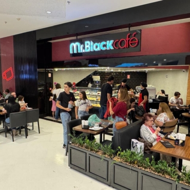 O café pode ser o motivo da visita. A experiência é o motivo do retorno